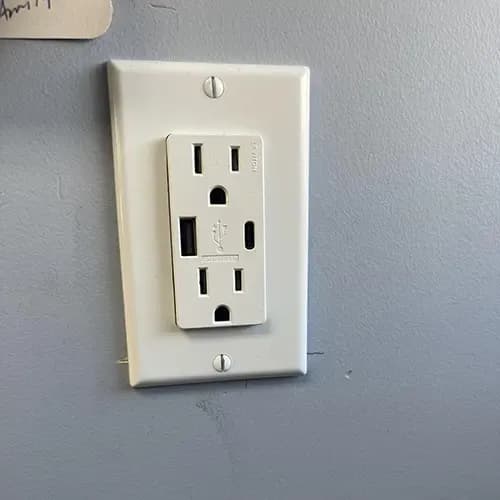 120v receptacle w USA B ports